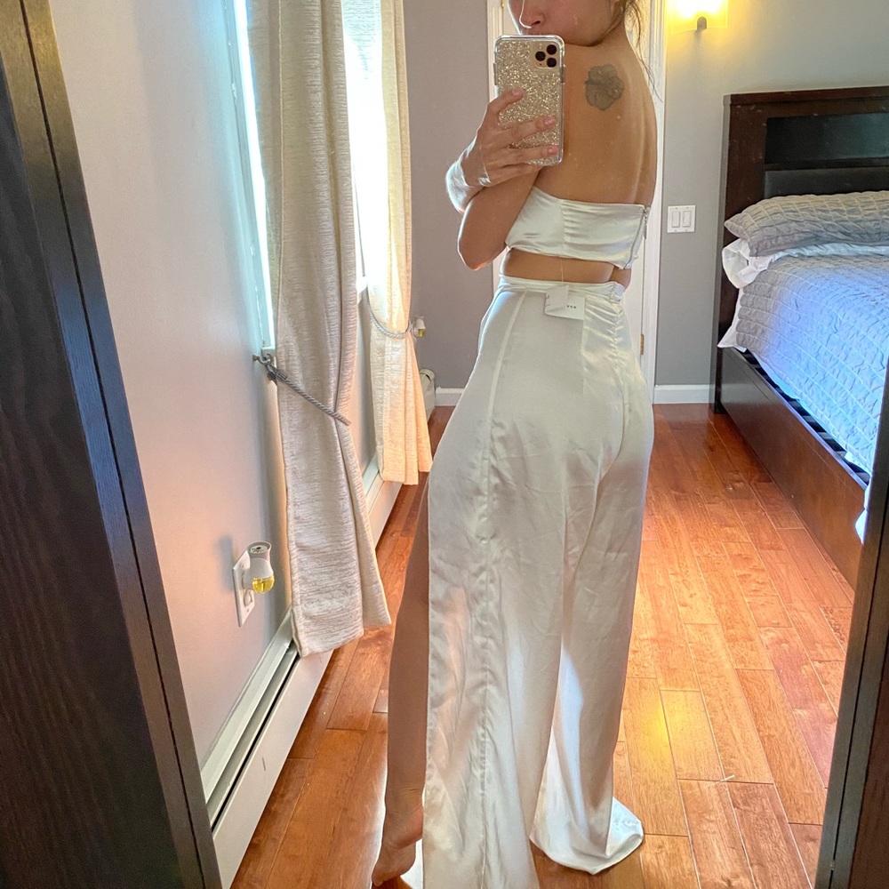 2 piece white pant and crop top set - Picture 2 of 9